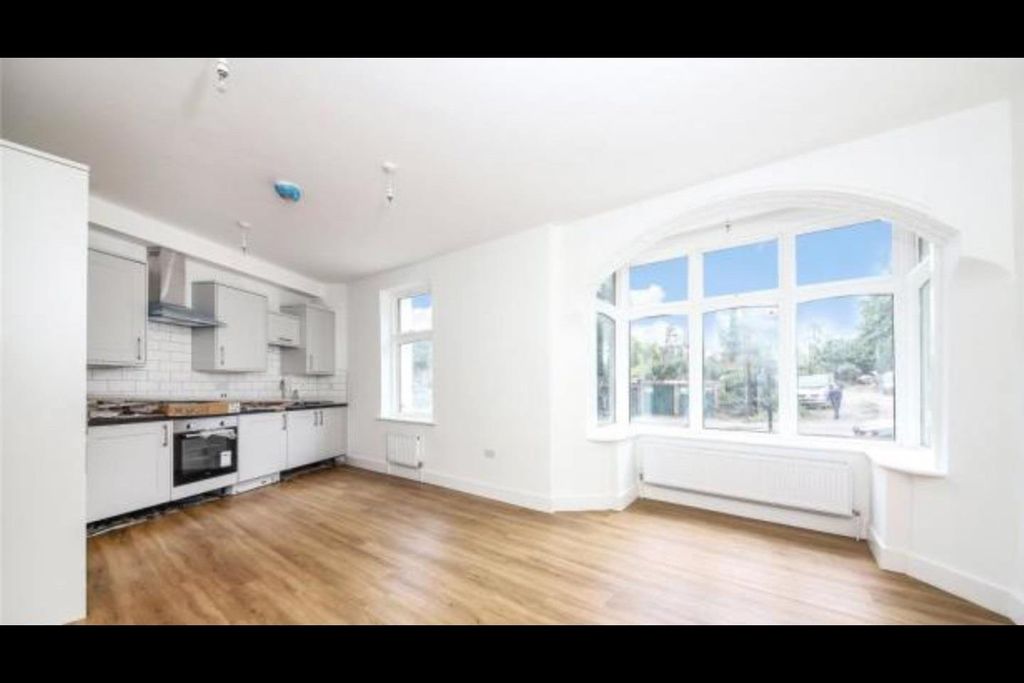 Property photo 3 of 11 F1 66 Wellington Lounge Kitchen.Jpeg