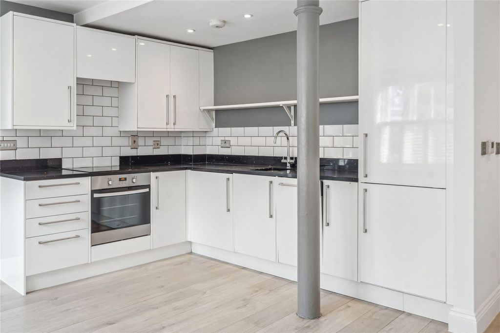 Property photo 3 of 17 Kitchen