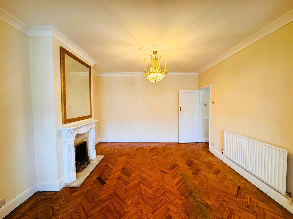 Property photo 2 of 13 4