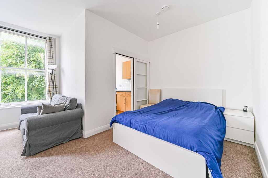 Property photo 2 of 5