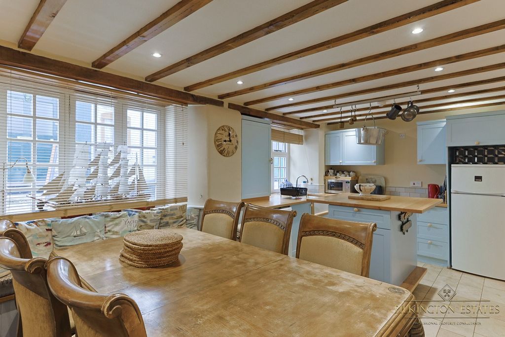 Property photo 2 of 15 4546354