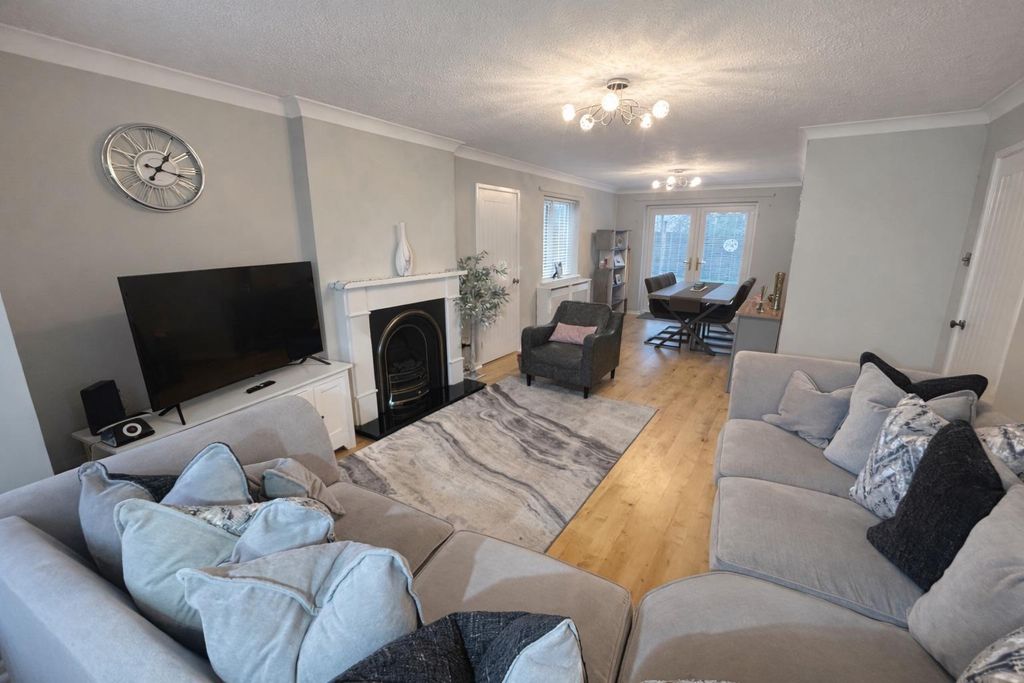 Property photo 2 of 16 Lounge 1.Jpeg