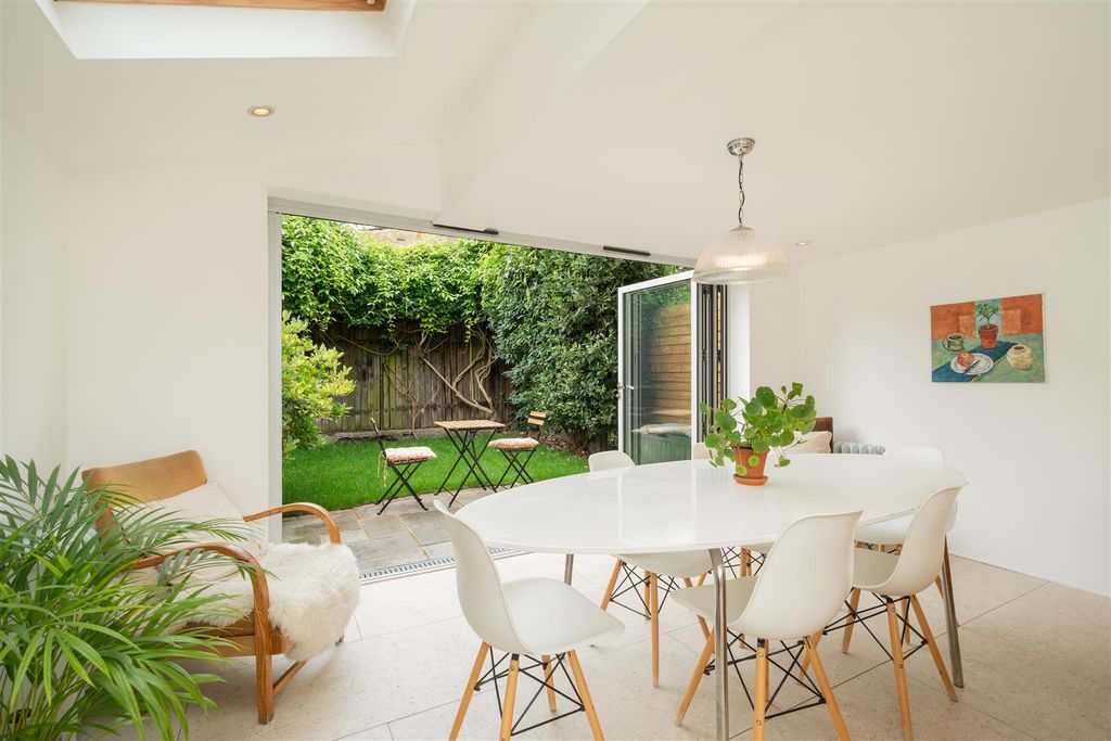 Property photo 3 of 14 Becklow Road 103 - (07 Of 19).Jpg