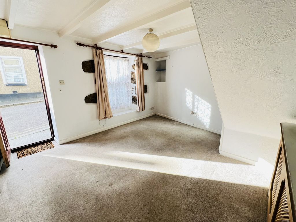 Property photo 3 of 8 Gallery
