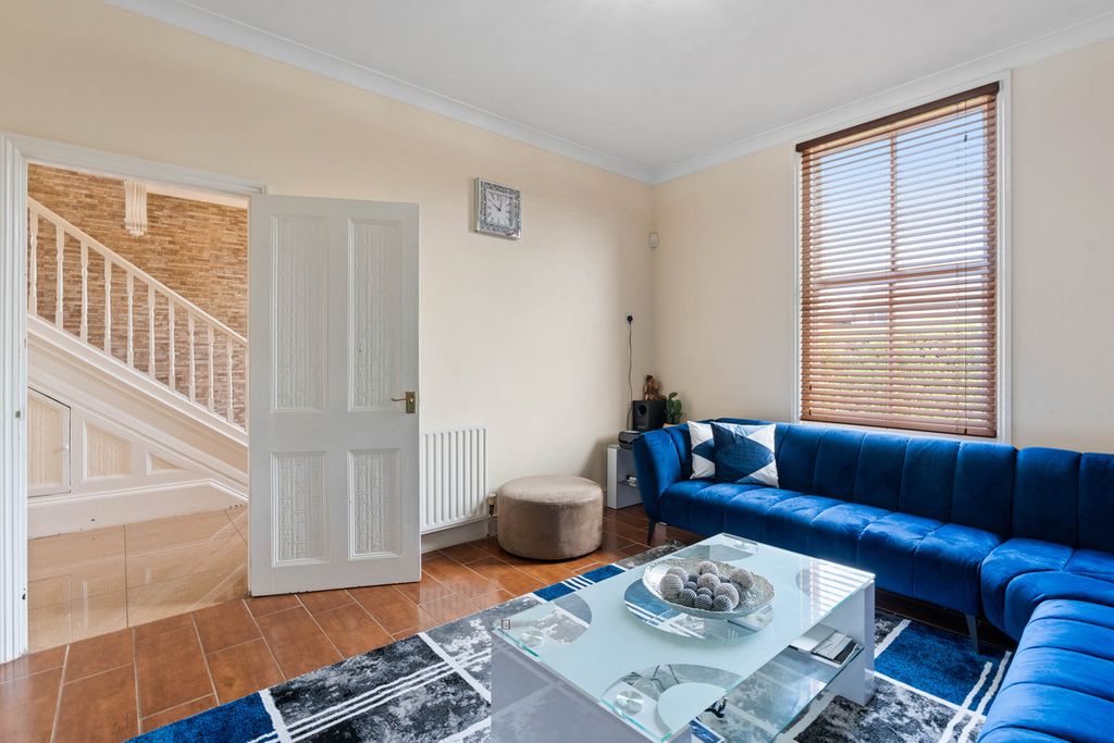 Property photo 3 of 35