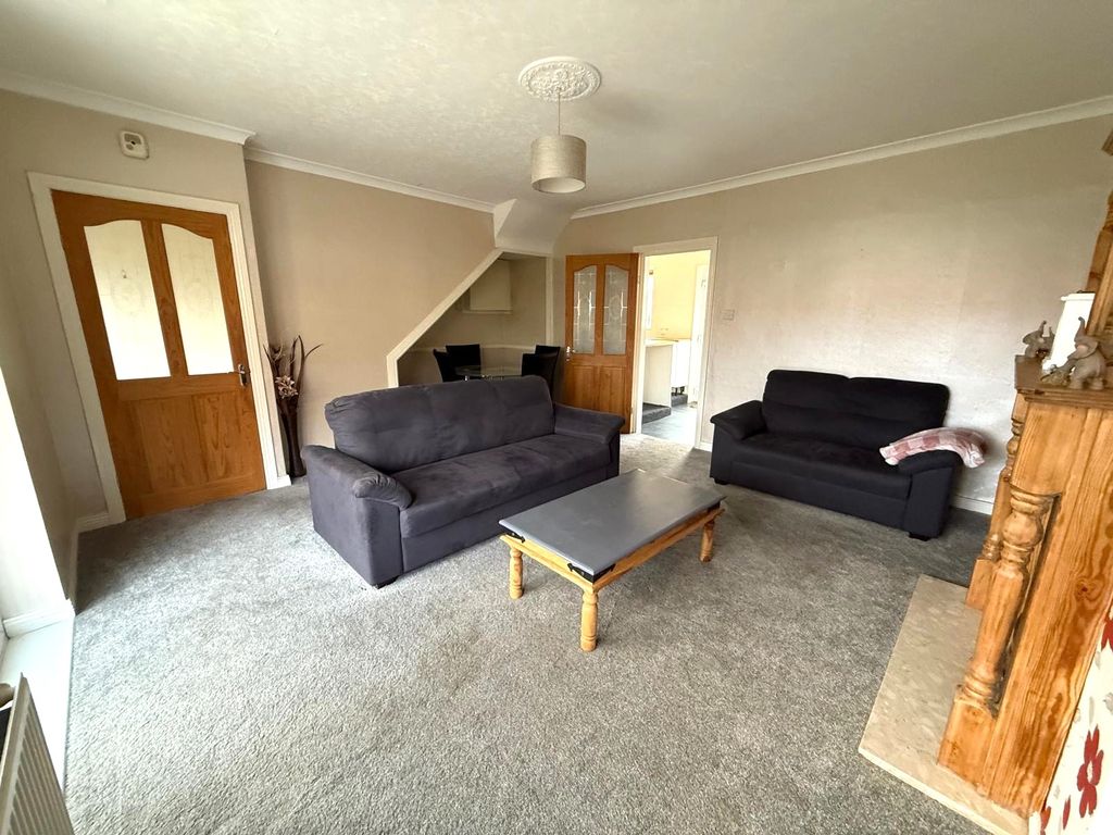 Property photo 2 of 13 Lounge