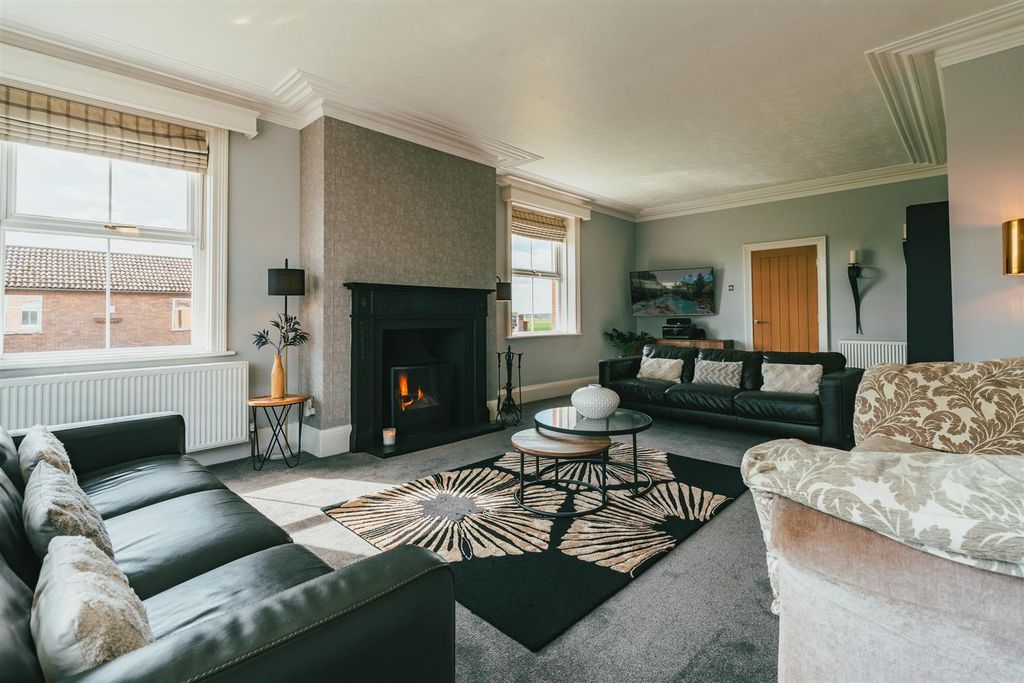 Property photo 2 of 64 Sitting Room