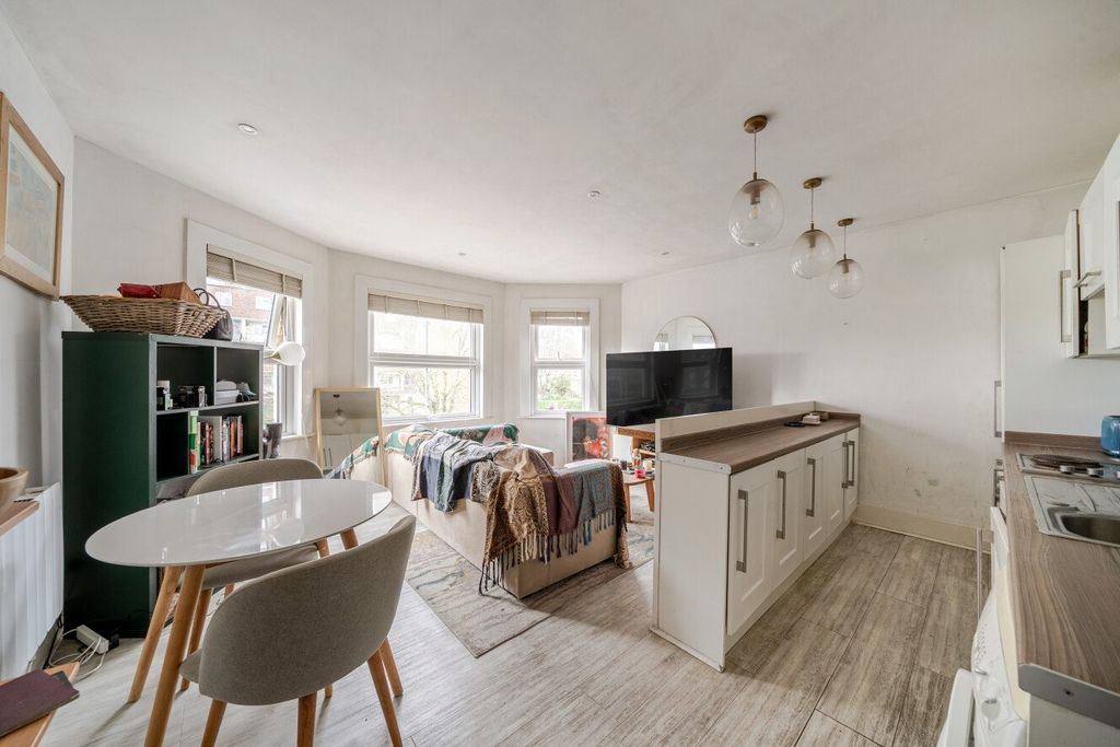 Property photo 2 of 7 Picture No. 24