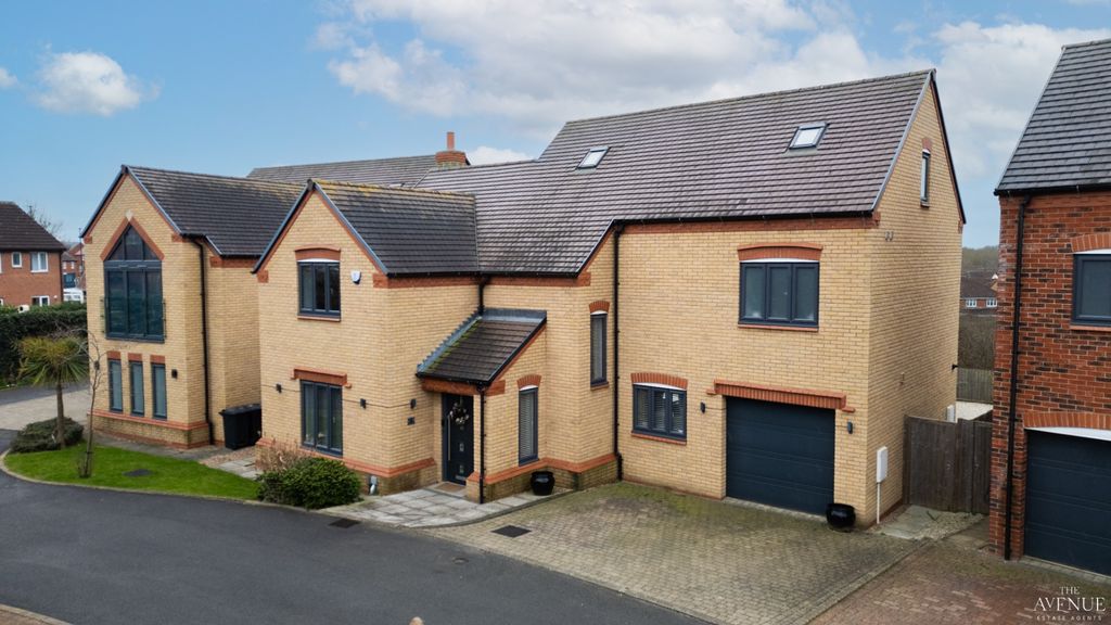 Property photo 1 of 41 3939412