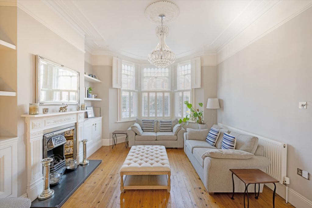 Property photo 1 of 18 Image