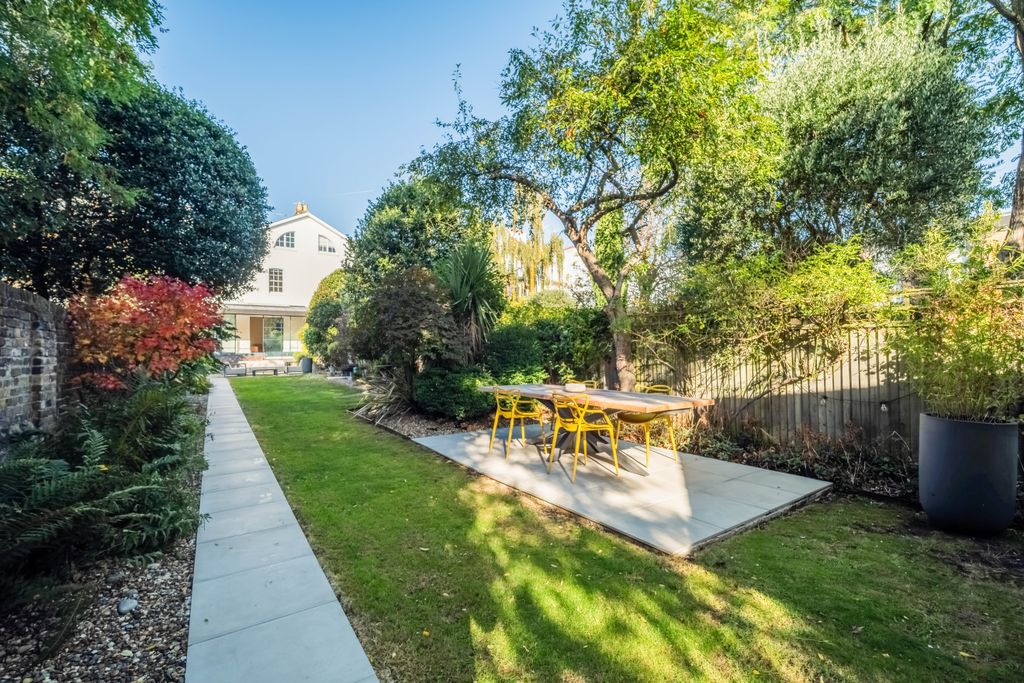 Property photo 2 of 30