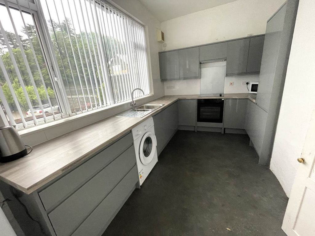 Property photo 2 of 9 Kitchen