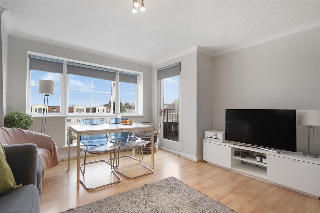 Property photo 2 of 15 Flat 34A, Etchingham Court - Mb3K4Yoya96Dgluwub6P.