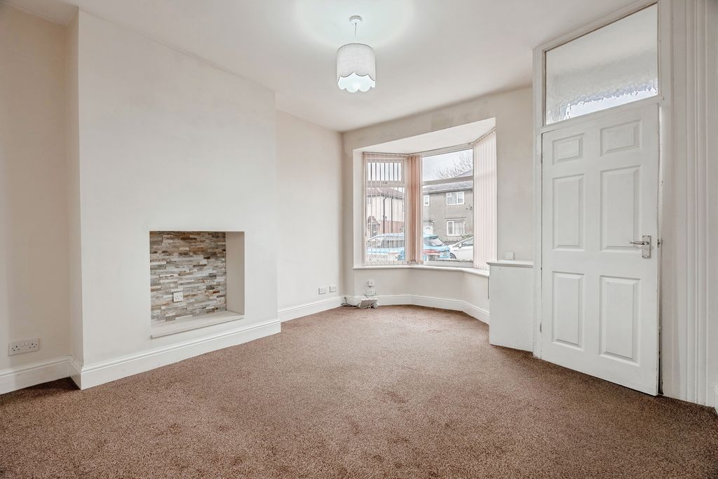 Property photo 2 of 15 Pbox-Img.Jpg