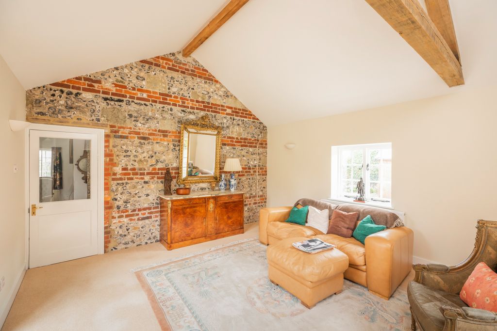 Property photo 2 of 17 Sitting Room