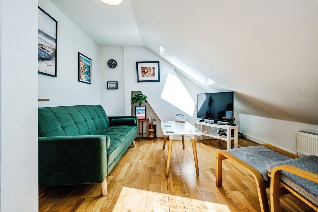 Property photo 2 of 14 Pbox-Img.Jpg