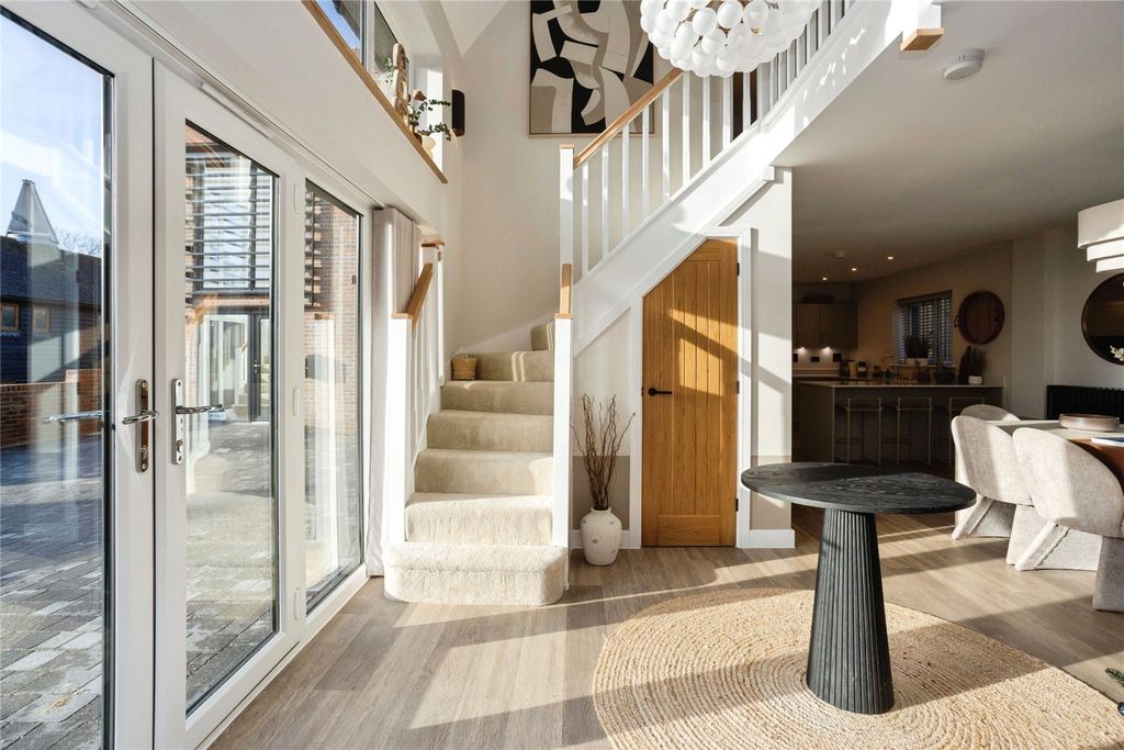 Property photo 2 of 22 Hallway