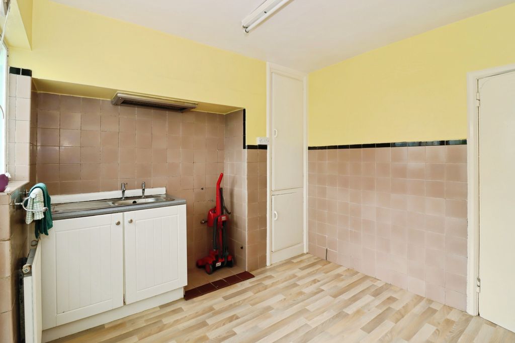 Property photo 3 of 15 Kitchen