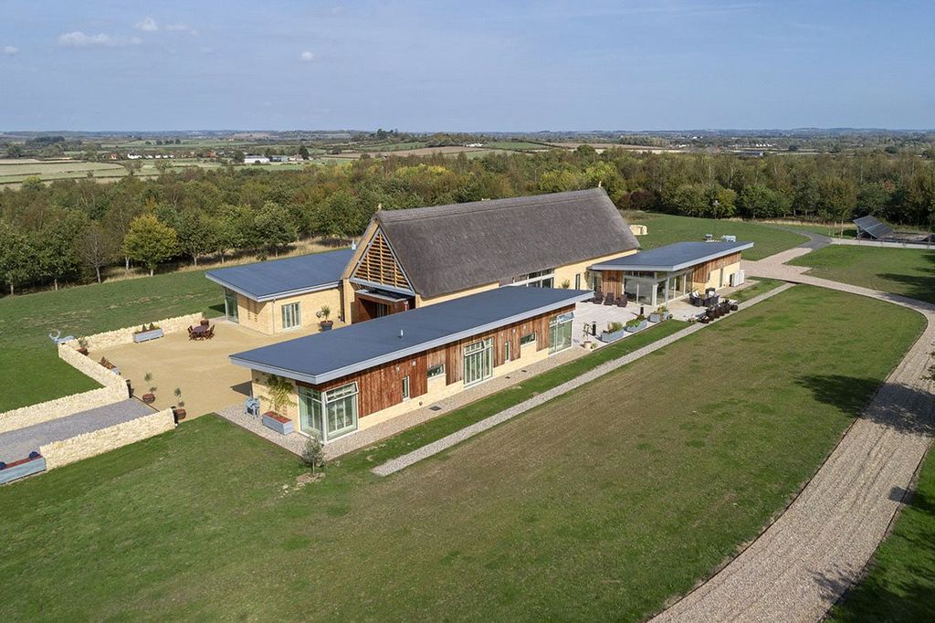 Property photo 2 of 36 Picture No. 08