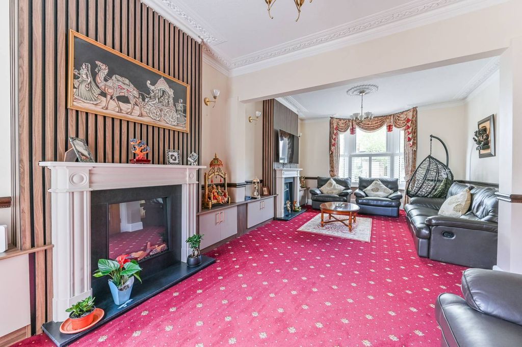 Property photo 2 of 23