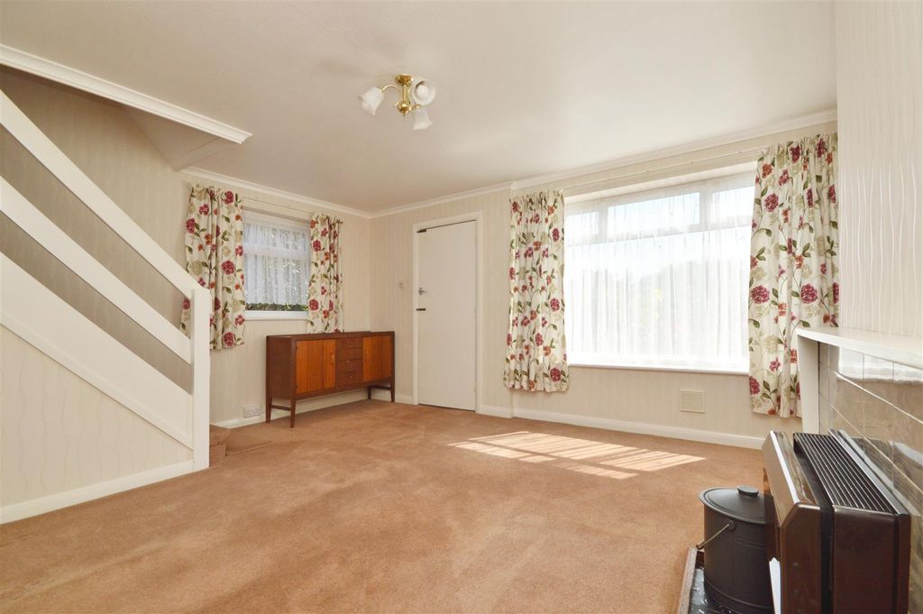 Property photo 3 of 19 Sitting Room
