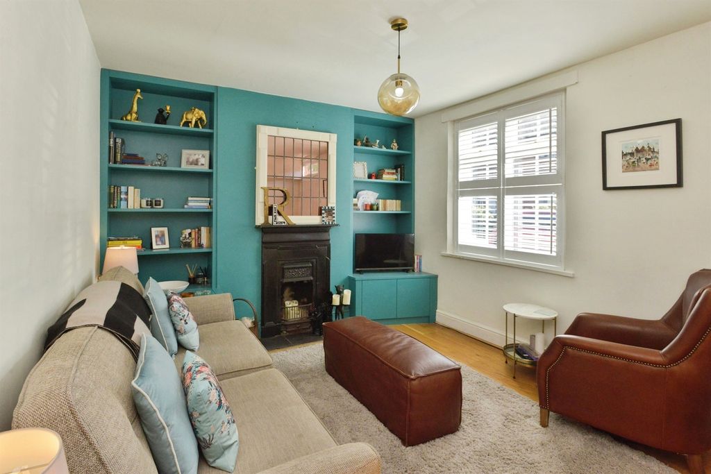 Property photo 2 of 19