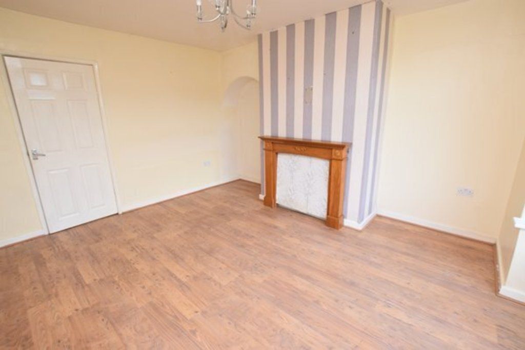 Property photo 3 of 12 Lounge