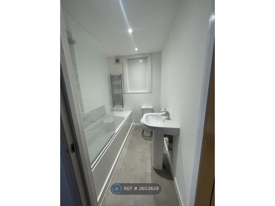 Property photo 3 of 7 Bathroom