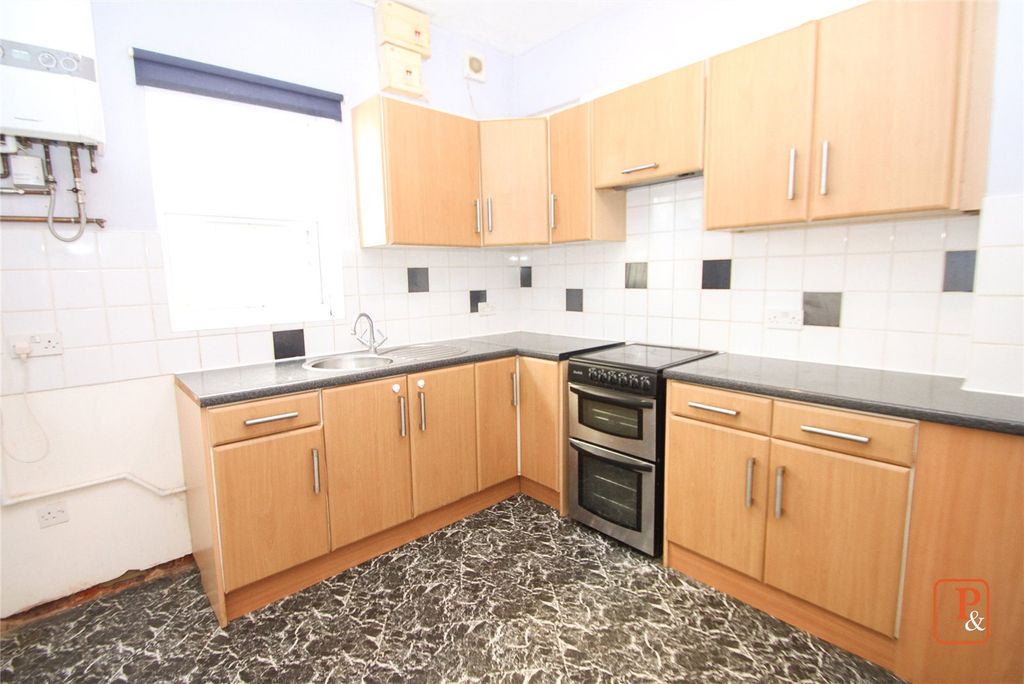 Property photo 2 of 7 Kitchen