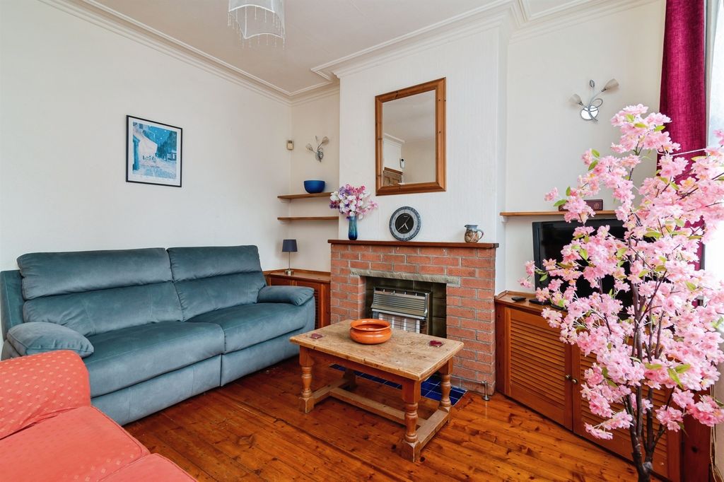 Property photo 3 of 17