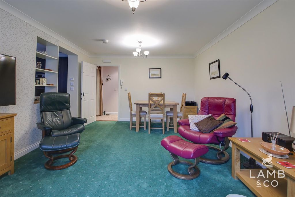 Property photo 2 of 12