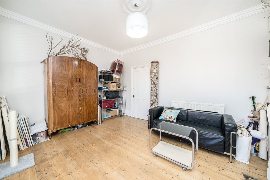 Property photo 3 of 6 Reception