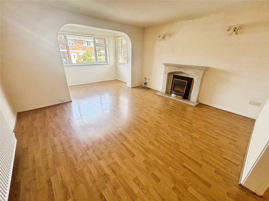 Property photo 2 of 19 Lounge