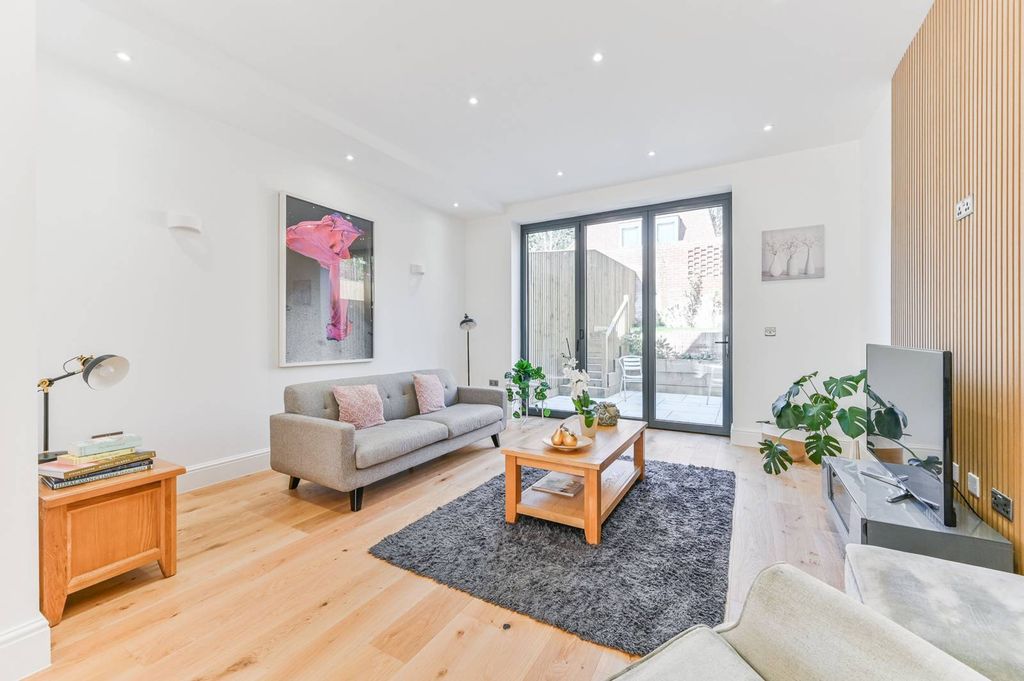 Property photo 3 of 26