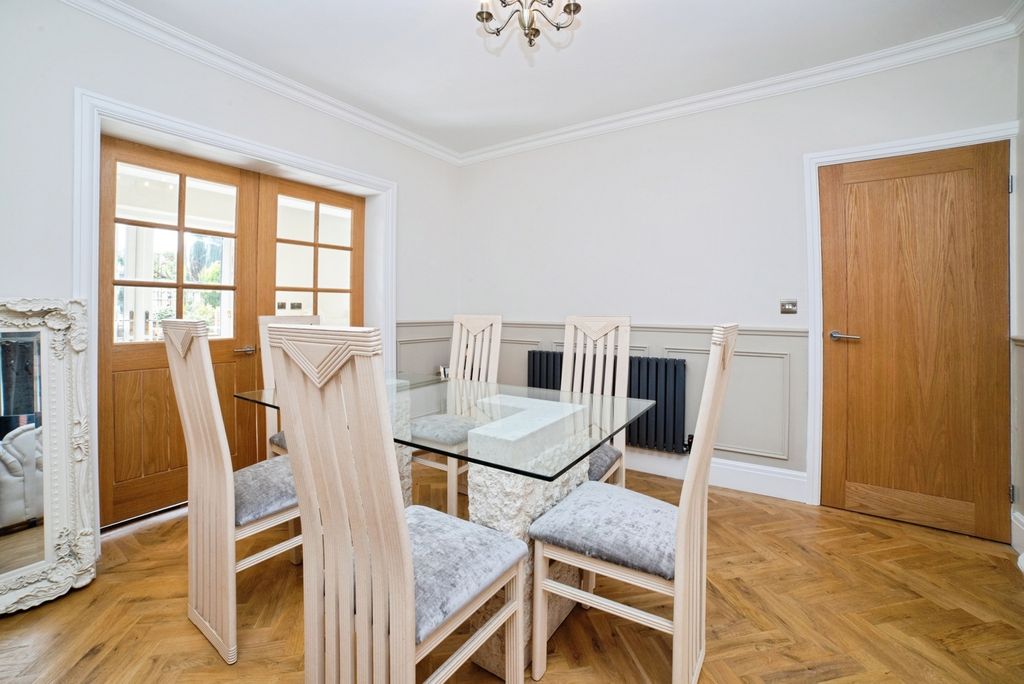 Property photo 3 of 17 Dining Room