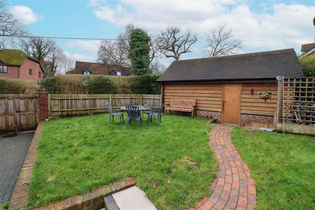 Property photo 3 of 29 Garden