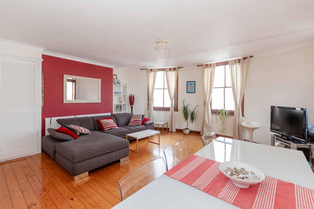 Property photo 3 of 13 3 26 Holland_10.Jpg