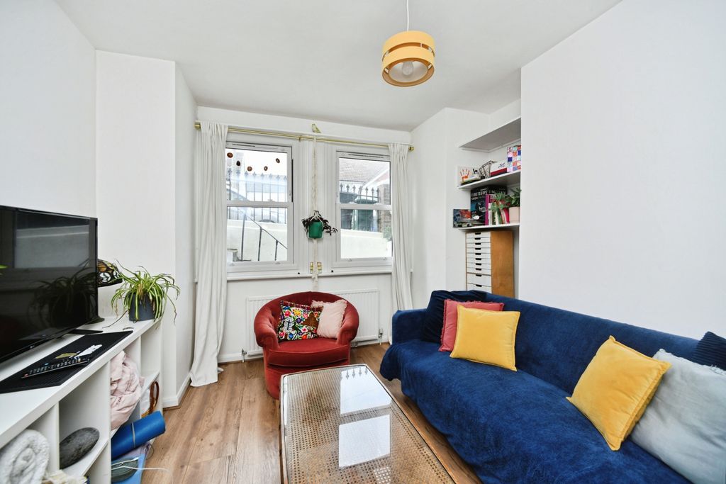 Property photo 3 of 20