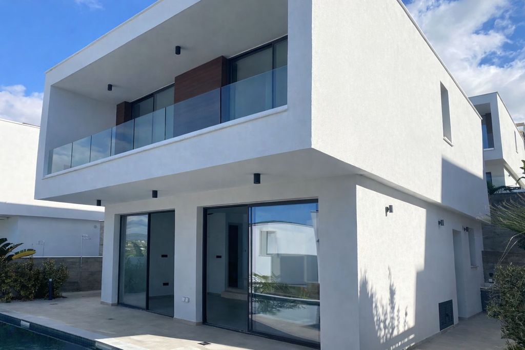 Property photo 2 of 13