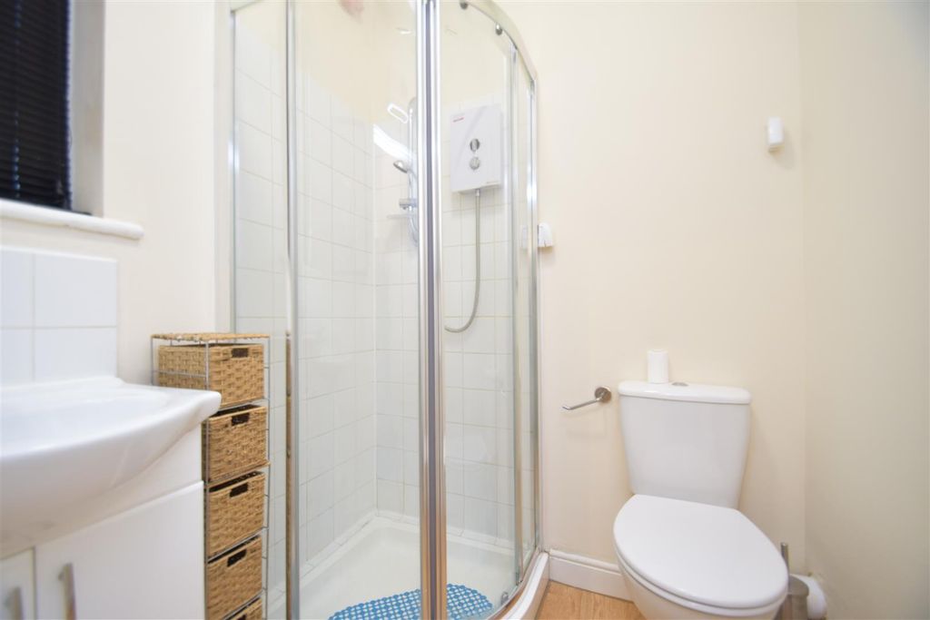 Property photo 2 of 4 Bathroom