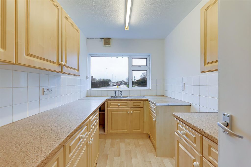 Property photo 3 of 8 Img_4948-Img_4950.Jpg