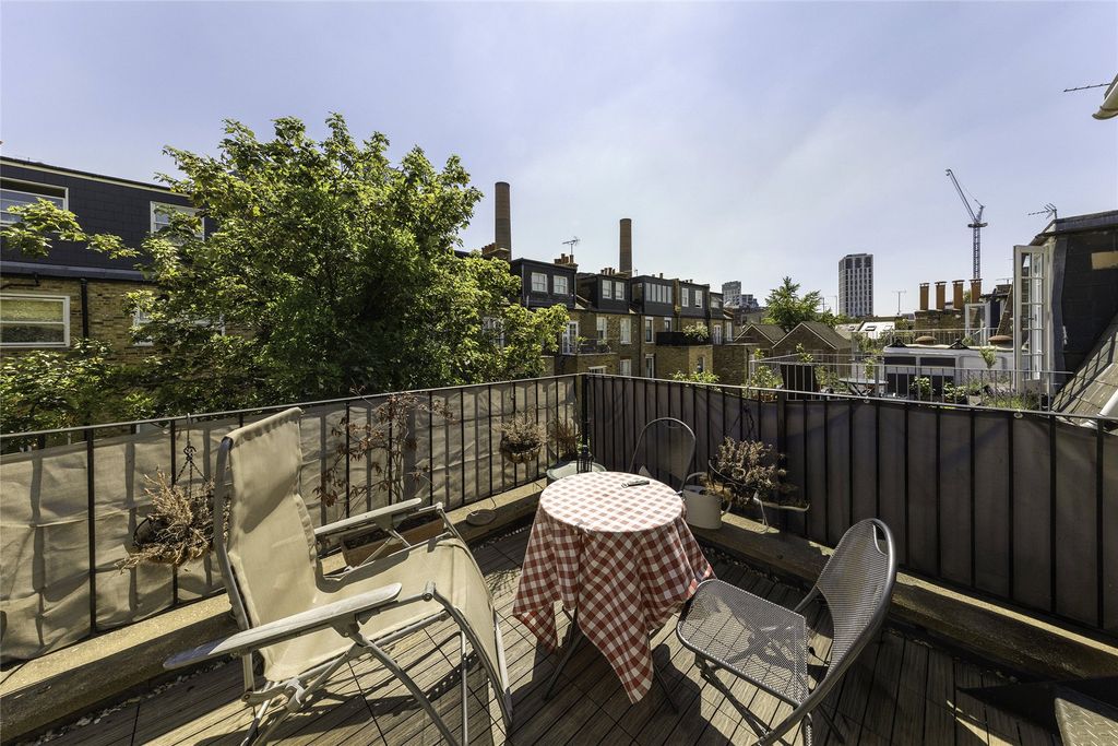 Property photo 3 of 16 Terrace