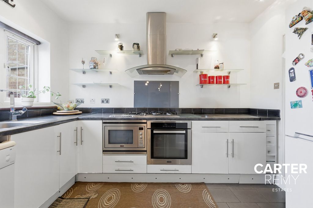 Property photo 2 of 27