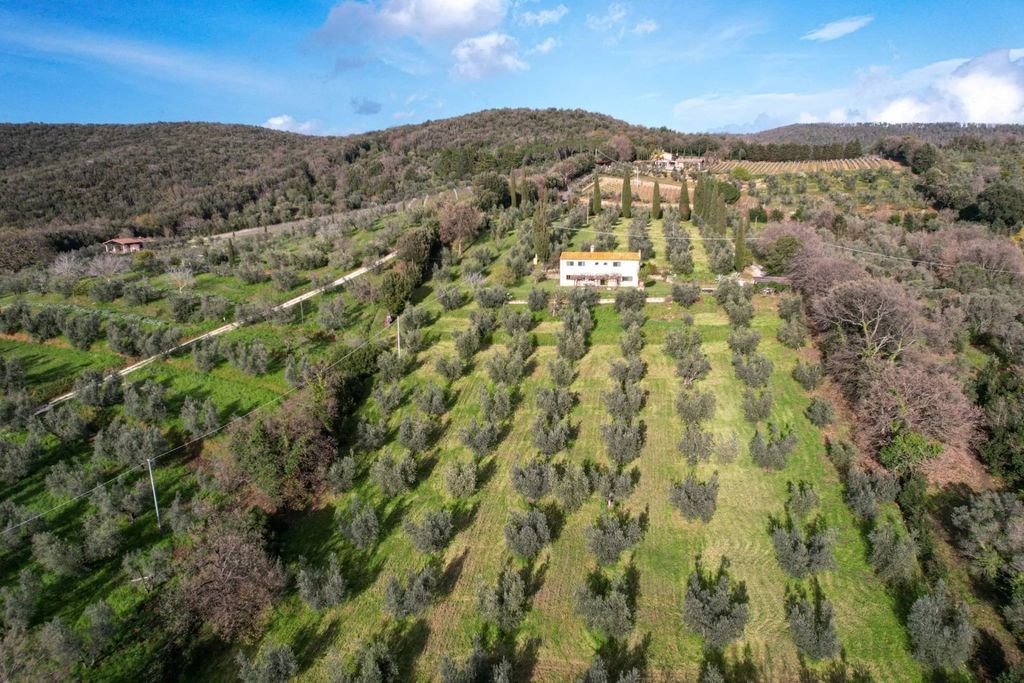 Property photo 2 of 33