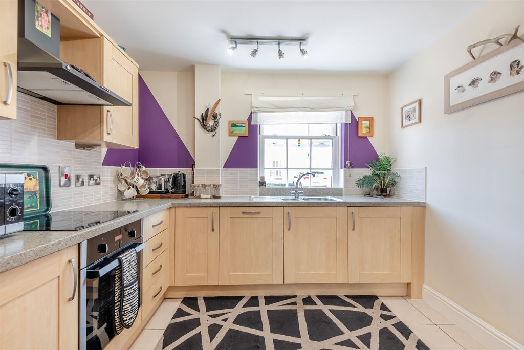 Property photo 2 of 26