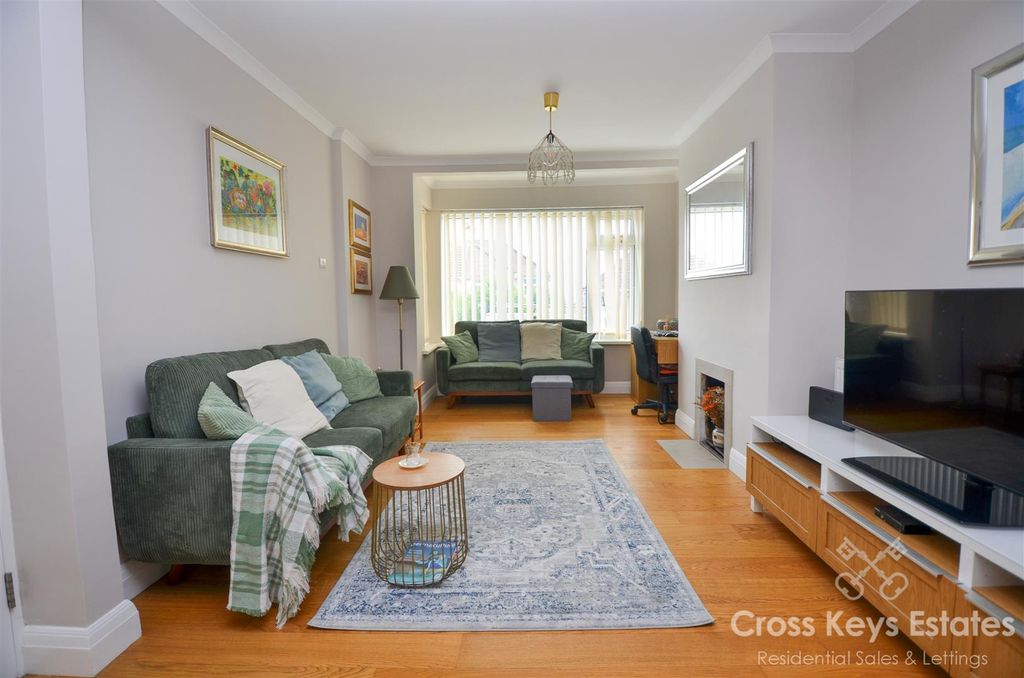 Property photo 3 of 43 Sitting Room