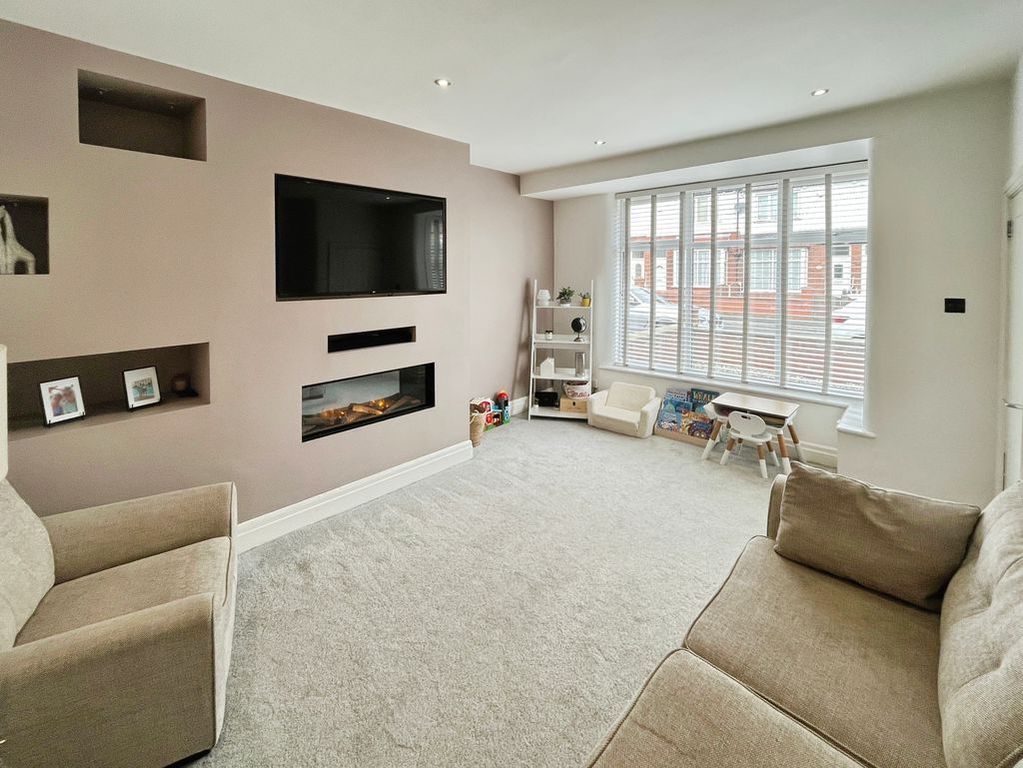 Property photo 2 of 12 Lounge