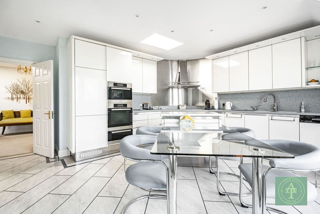 Additional image 17 of 3 bed flat for saleClaremont Heights, Enfield EN2