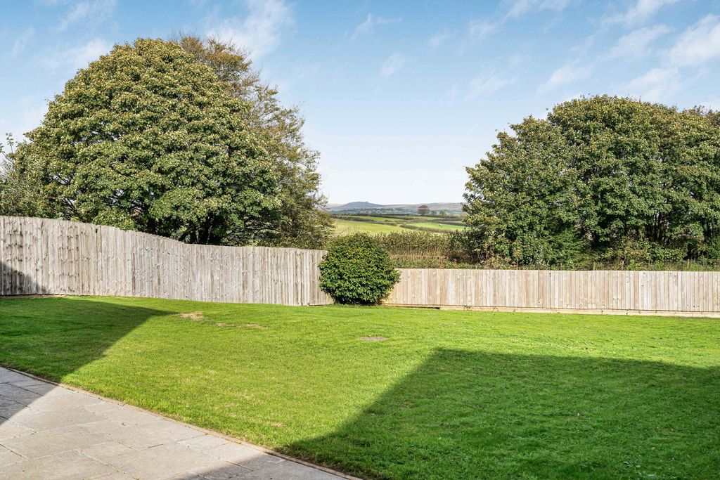 Property photo 2 of 37