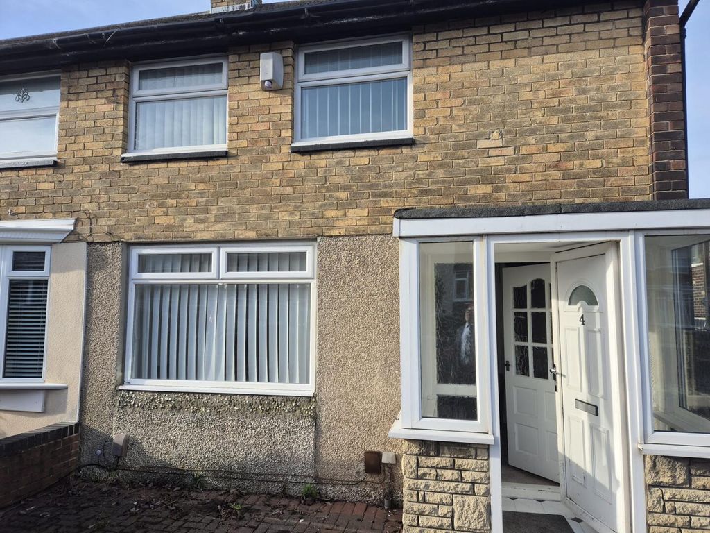 Property photo 1 of 4 Front (Exterior)